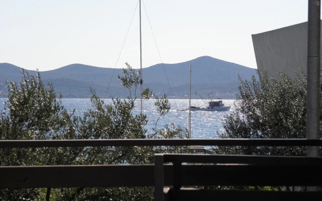 Anthony - 50m From the Beach & Parking - A3