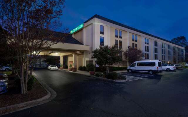 La Quinta Inn & Suites by Wyndham Charlotte Airport North