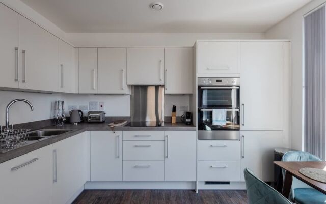 Gorgeous new 1 bed With Private Balcony, Brixton