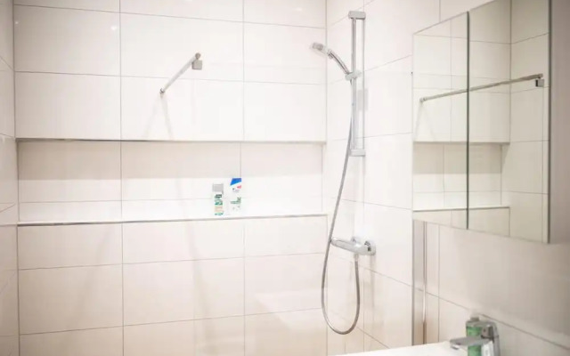 Spacious 2 Bedroom Serviced Apartments 71-77m2
