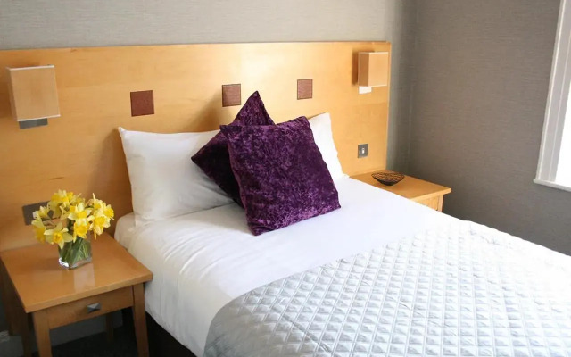 The Warwick Arms Hotel