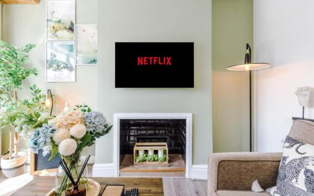 Elegant 2BD Family Retreat Blackpool Town!