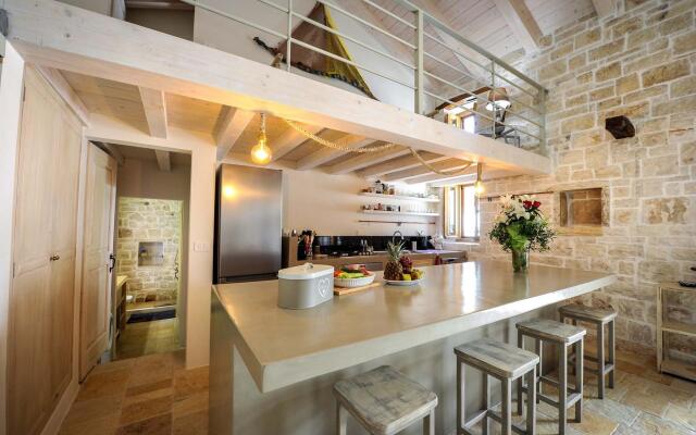 Leonora House