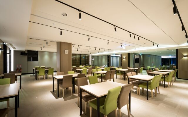 CHECK inn Taichung Wenxin Zhongqing