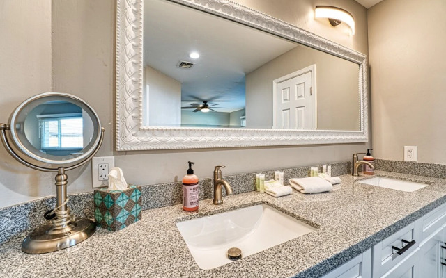 3BR Sleeps 8 Pool Putting Green BQQ Large Island!