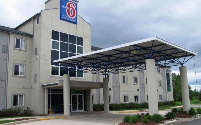 Motel 6 Huntsville, ON