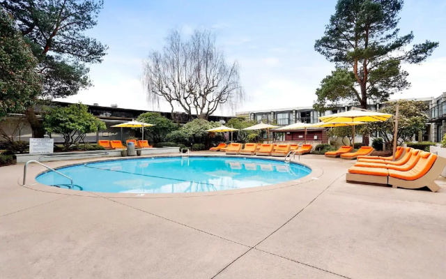 Sandman Signature Vancouver Airport Hotel & Resort