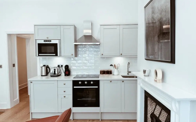 Pontcanna Sapphire-Cardiff City Centre