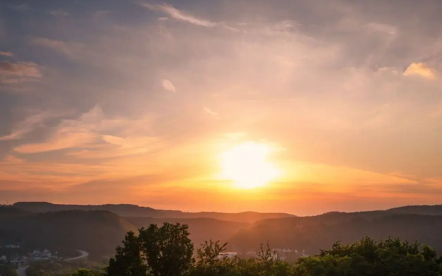Mosel Sky Lounge With Loggia & Panoramic View