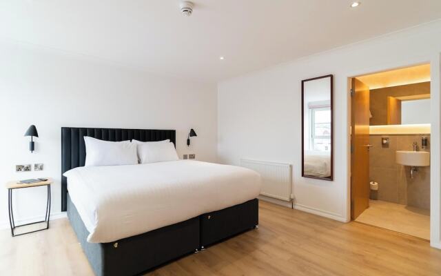 PREMIER SUITES Edinburgh Fountain Court