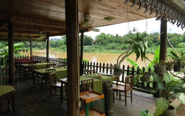 Namkhan Riverside Hotel