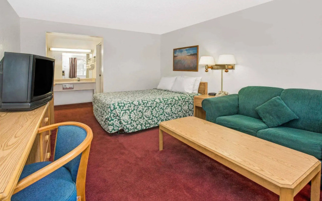 Knights Inn Aurora