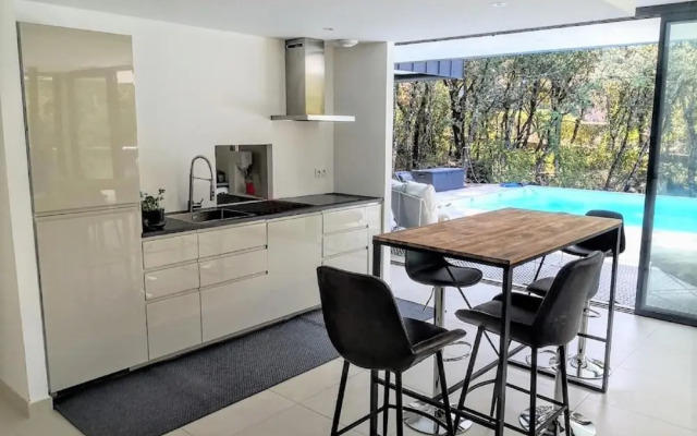 Cosy Holiday Home With Garden in Lorgues