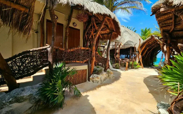 Cabañas Playa Condesa Tulum