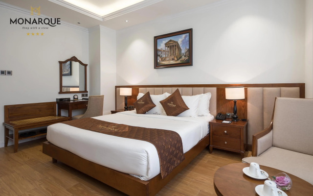 Monarque Hotel