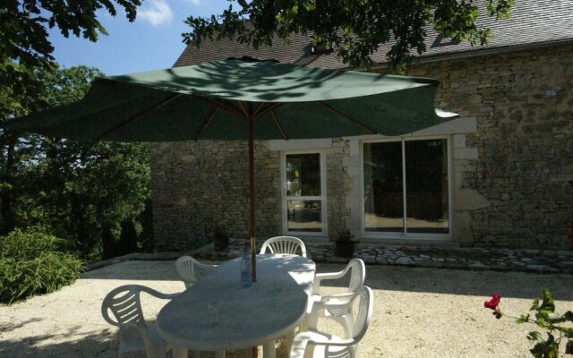 Modern Holiday Home in Florimont-Gaumier with Private Pool