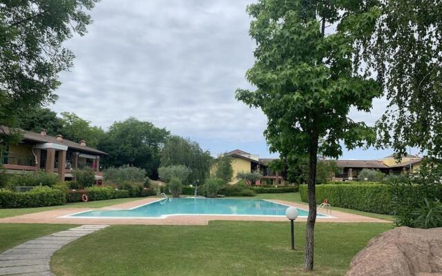Apartment in residence with swimming pool near Peschiera del Garda.