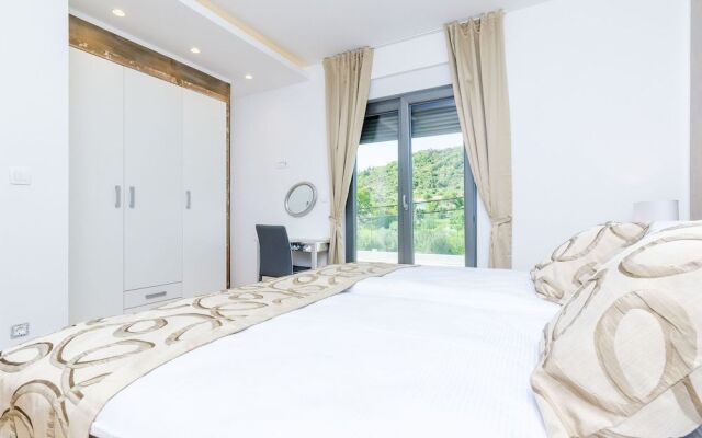 Villa Dolores Apartments