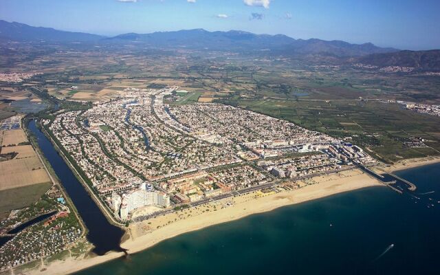 Renovated Apartment in Empuriabrava Near the Beach