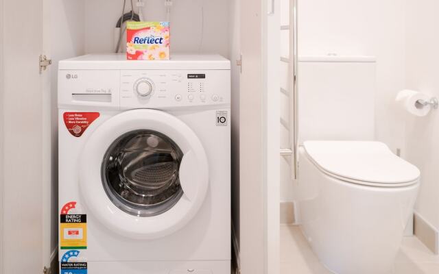 Auckland CBD Brand New 2 BDR Apartment