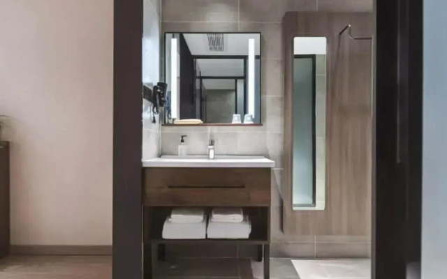 Elan Hotel (Nanjing Zhongshanling Xiamfang Metro Station)