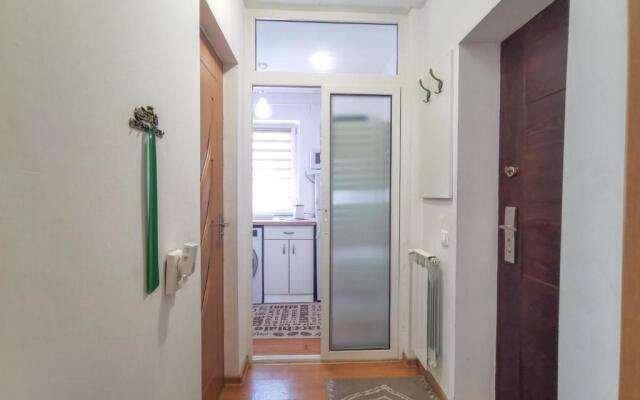 Charming Modern Apartment, Minutes from Downtown