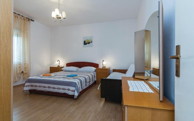 Nice Apartment in Vir With 3 Bedrooms