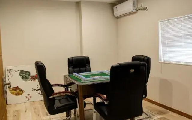 Laiyue Hotel (Zhengzhou Futadong Subway Station)