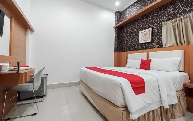 RedDoorz near Mall Panakkukang 3