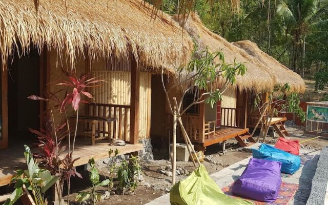 Wooden Paradise Home Stay - Hostel