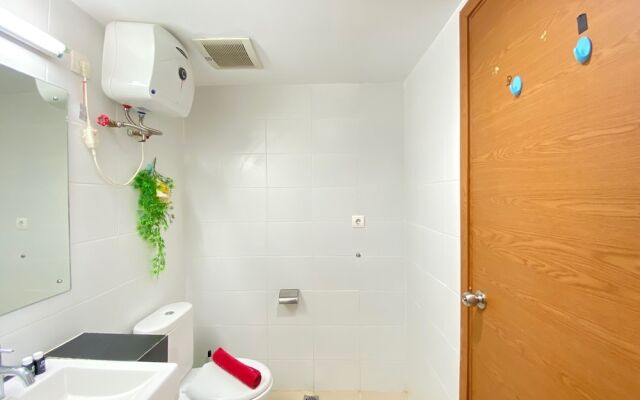 Bright Studio Room at Beverly Dago Apartment