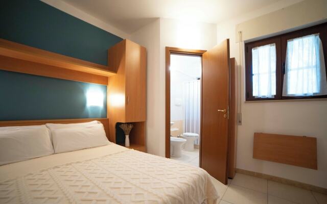 Ferienwohnung "ulivo" mit Pool und Privatstrand -1