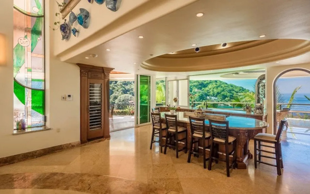 Penthouse With Amazing Views, and Luxury Throughout