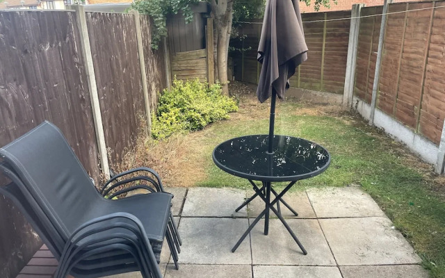 3-bed House in Stoke-on-trent Free Sky Free Wifi