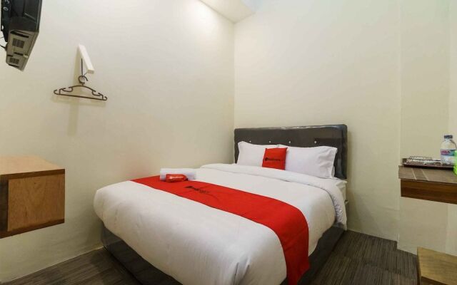 RedDoorz Syariah near Lubang Jepang Bukittinggi
