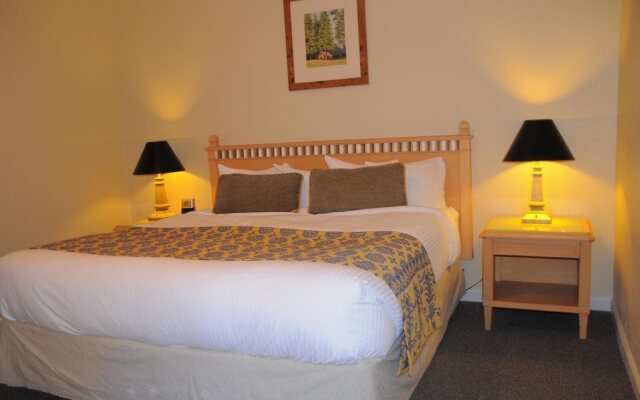 Rio Nido Lodge at the Russian River