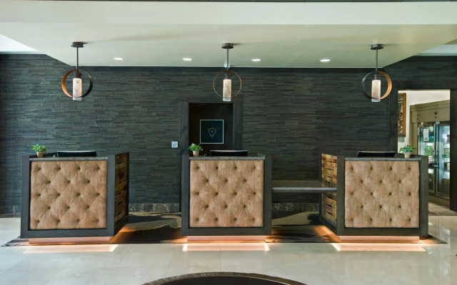 Oxford Suites Sonoma County
