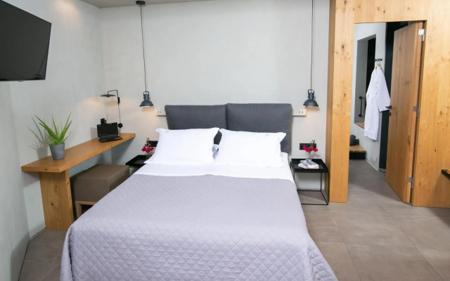 Marquise Suites - Adults Only