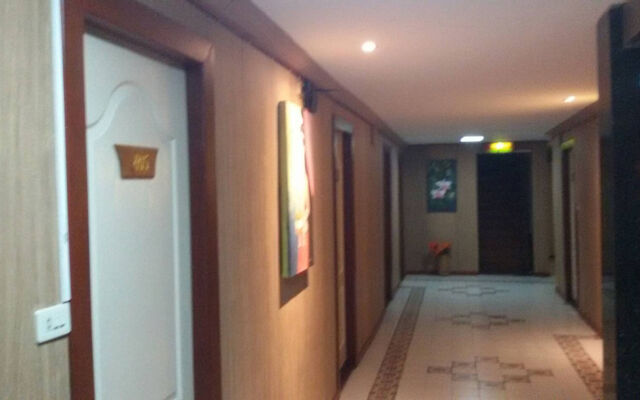 Centro CNX Hotel