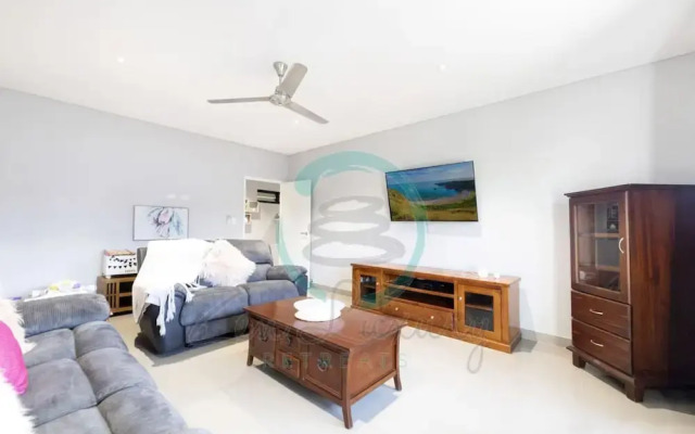 Modern Living Private Pool Bar Pets OK