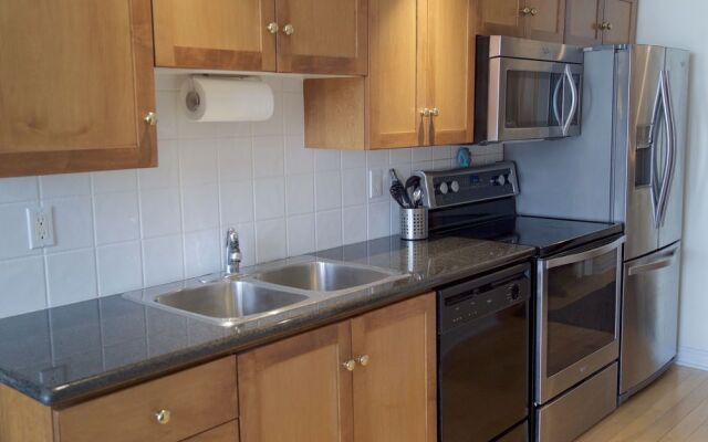 Liberty Village Condo w Parking