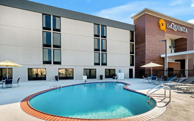 La Quinta Inn & Suites by Wyndham Columbus MS
