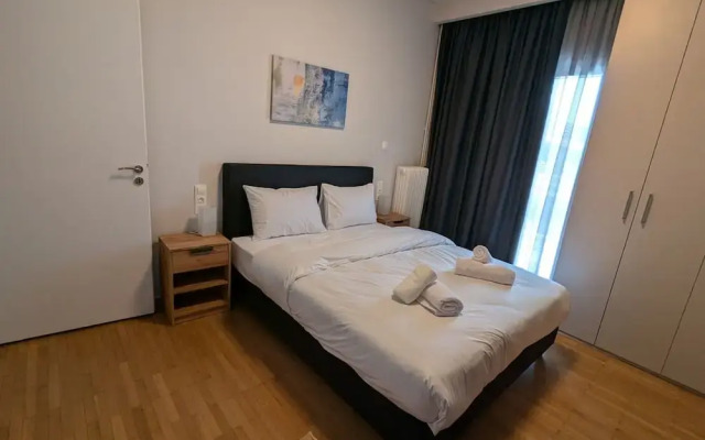 Spacious Seaside Flat at Alimos