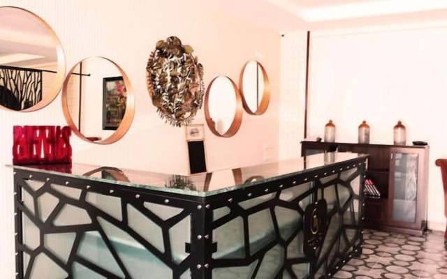 Maidos Hotel & Suites