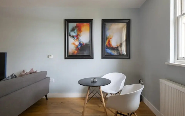 Luxurious Private One Bedroom Apartment