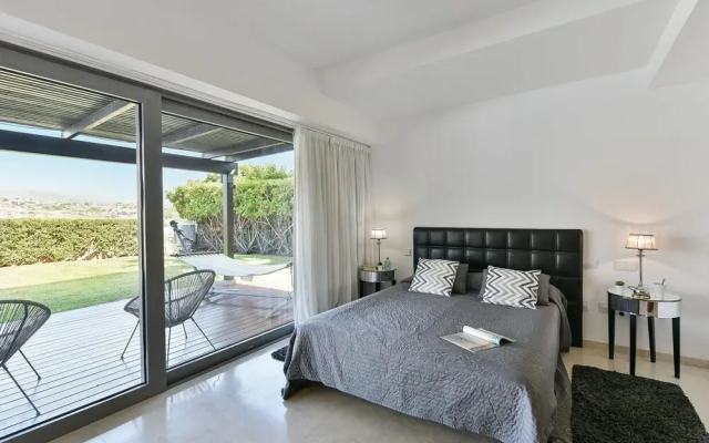 Villa With Private Pool in the Golf Resort