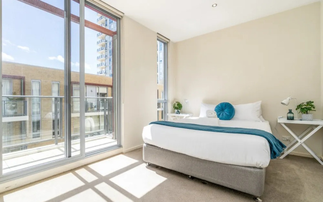 Modern Two-story City Pad With Pool, – Guest Rooms – Canberra