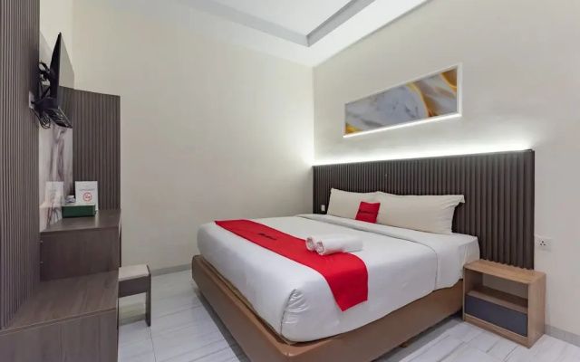 RedDoorz Plus Near SP Plaza Batu Aji Batam