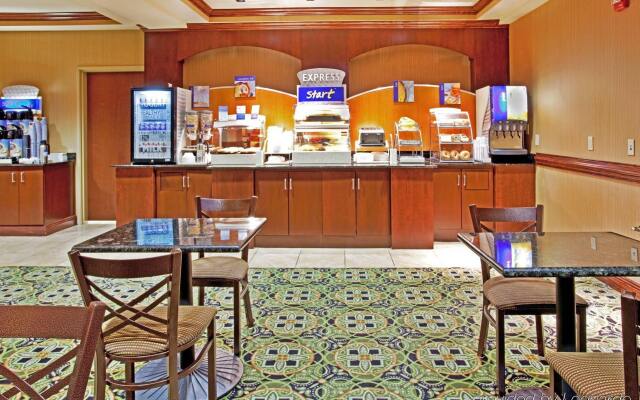 Holiday Inn Express & Suites Ocean Springs by IHG