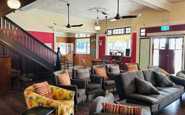 Mossman Exchange & Backpacker Resort